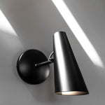 Birdy Wall Lamp Black/Black Closeup