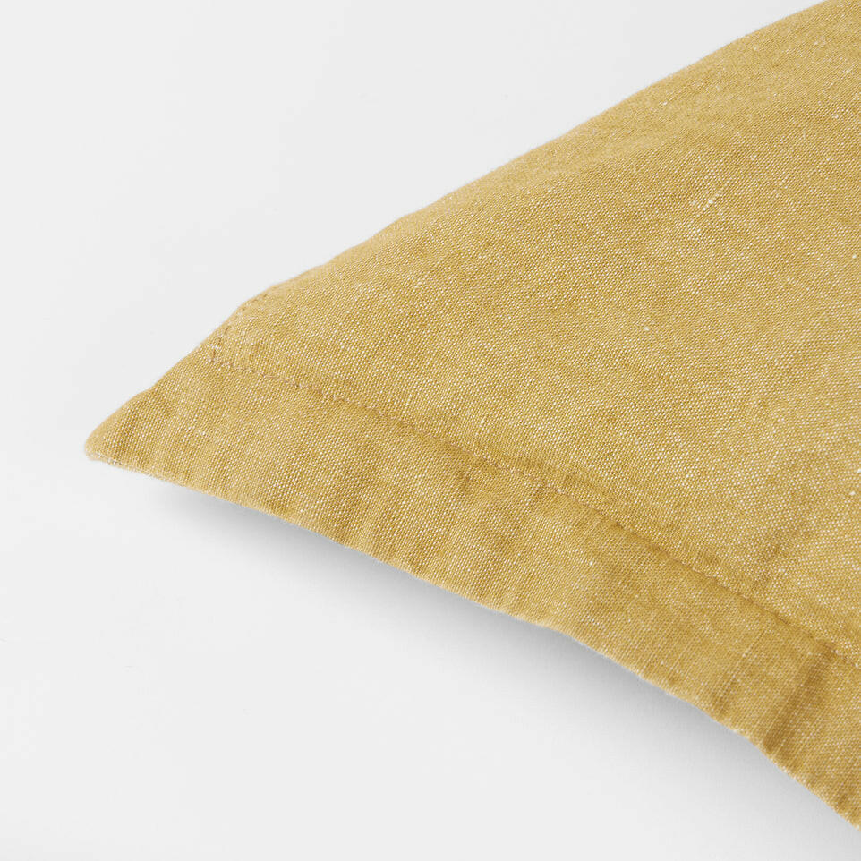 Linn Cushion | Square | Dull Gold.