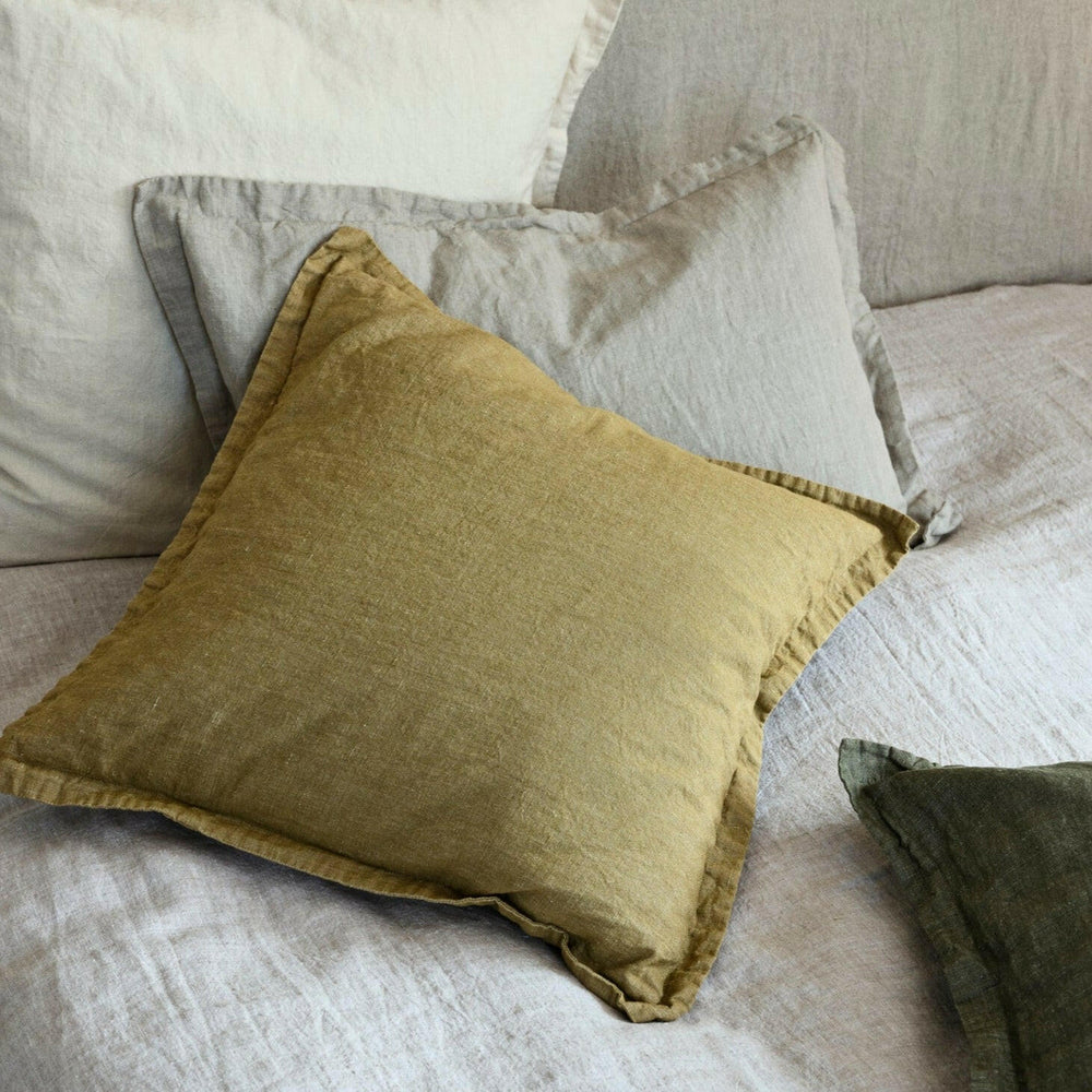 Linn Cushion | Square | Dull Gold.